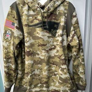 Nike New England Patriots size XL Salute To Service Hoodie
